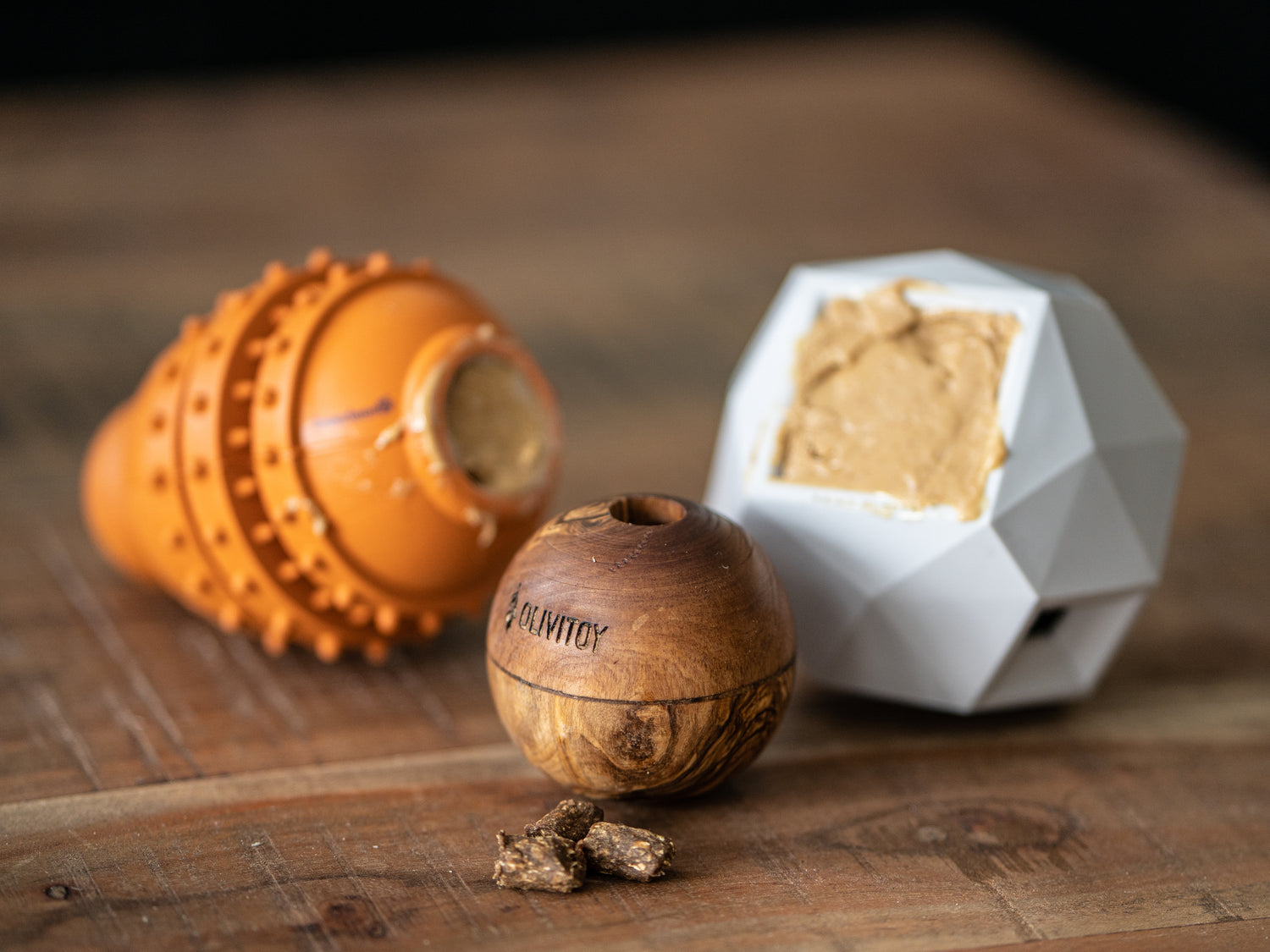 Hunde drinnen beschäftigen: Info, Tipps & Ideen zur sinnvollen Auslastung