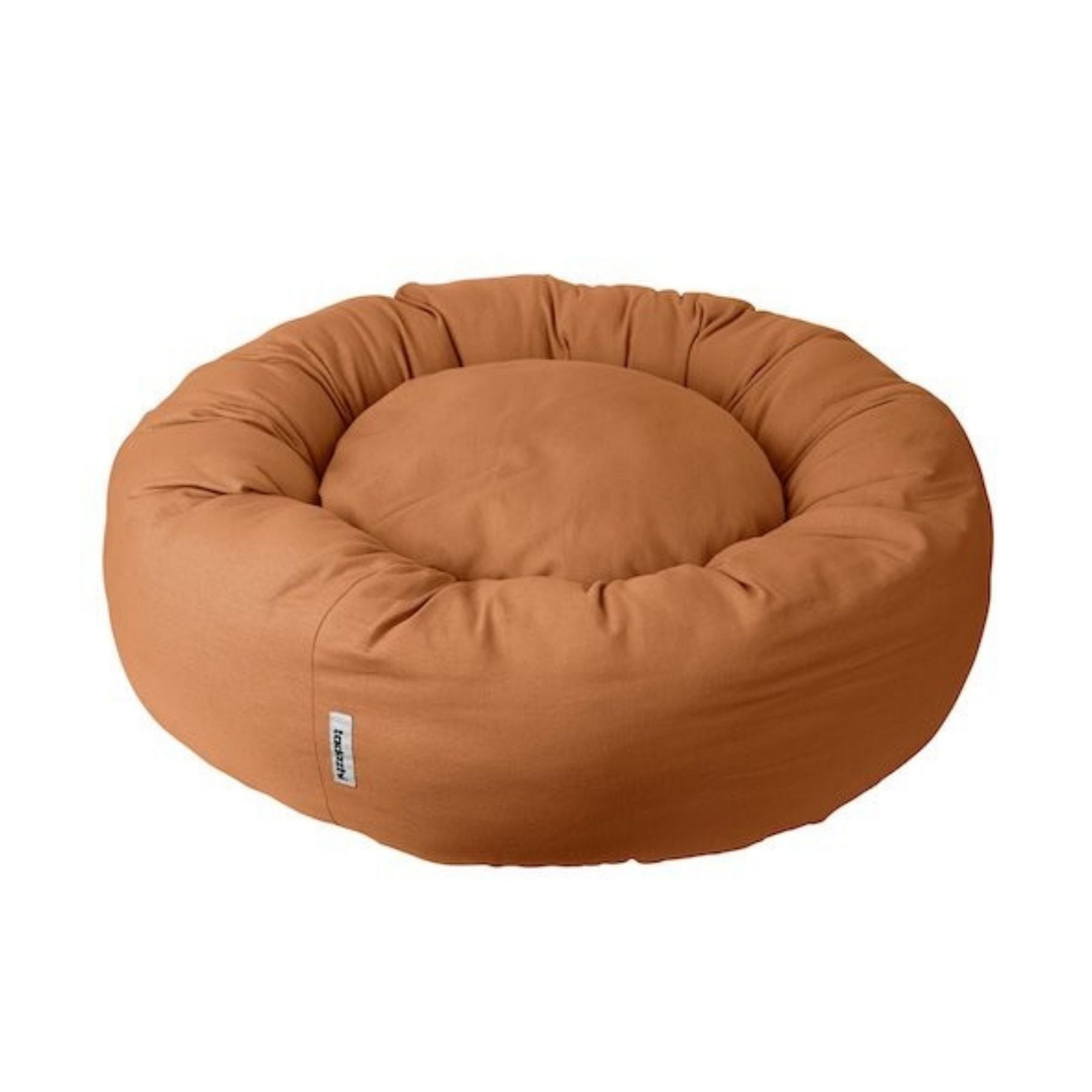 Dieses bequeme Hundebett ist in zwei Farben und drei Größen bei PAWSOME Shop erhältlich. Das Donut-Kissen ist 20cm hoch und der Bezug von beidem ist bis 40 Grad maschinenwaschbar. Dies ist die Farbe Hellbraun.