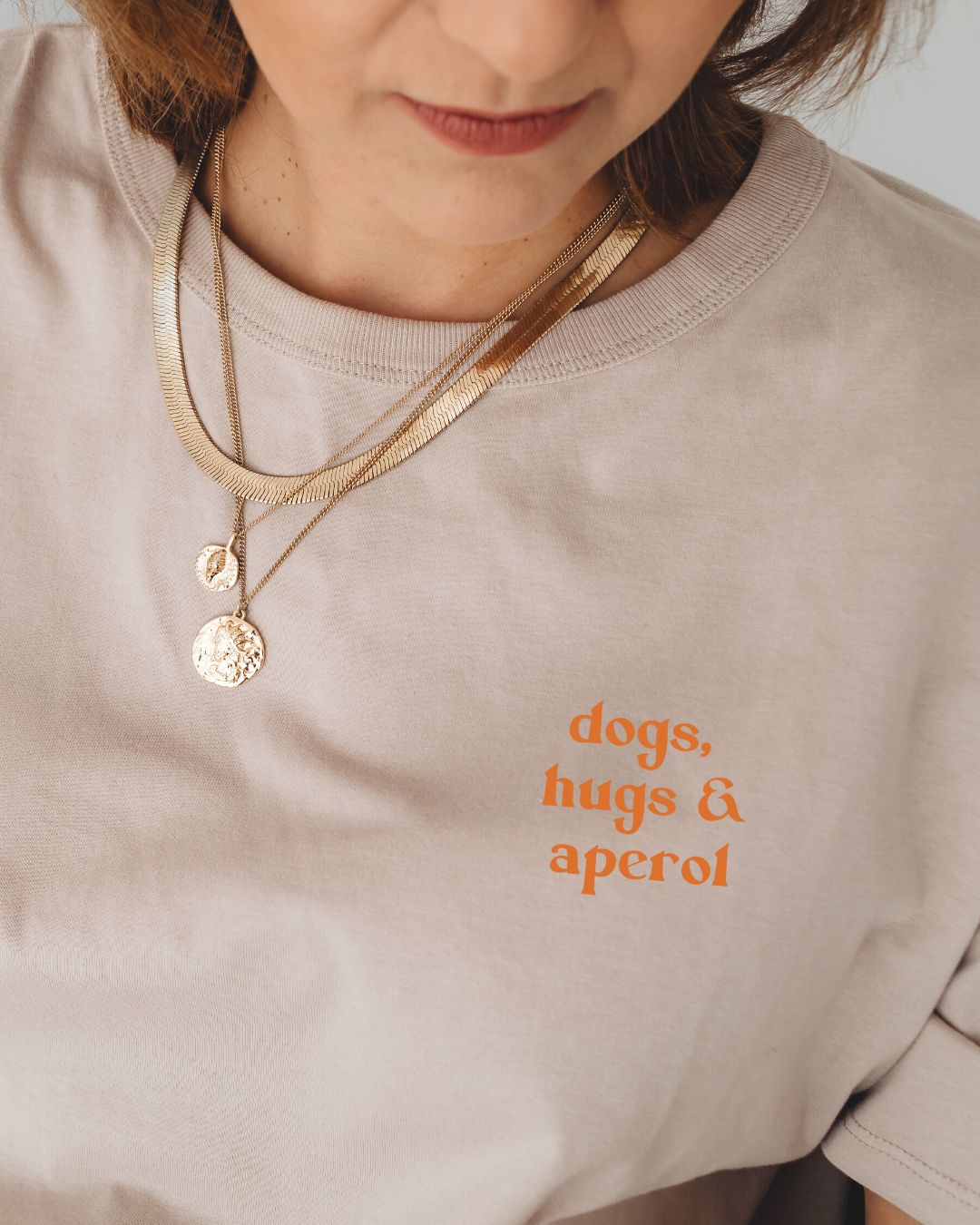 Organic Frauen-Shirt 'dogs, hugs & aperol' | Desert Dust