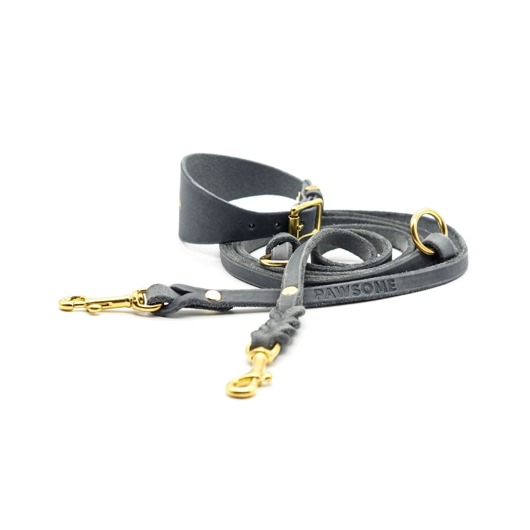 Dieses 5cm breite Hundehalsband und Hundeleine ist perfekt geeignet für Windhunde. Durch die breite Auflagefläche schützt es den sensiblen Hals von Windhunden. Die PAWSOME Hundezubehör Produkte werden in Wien handgefertigt und sind aus robustem Fettleder. Dadurch sind die Halsbänder langlebig und hochwertig. Die Leine in dem Set ist 2 Meter lang und 2 fach verstellbar.