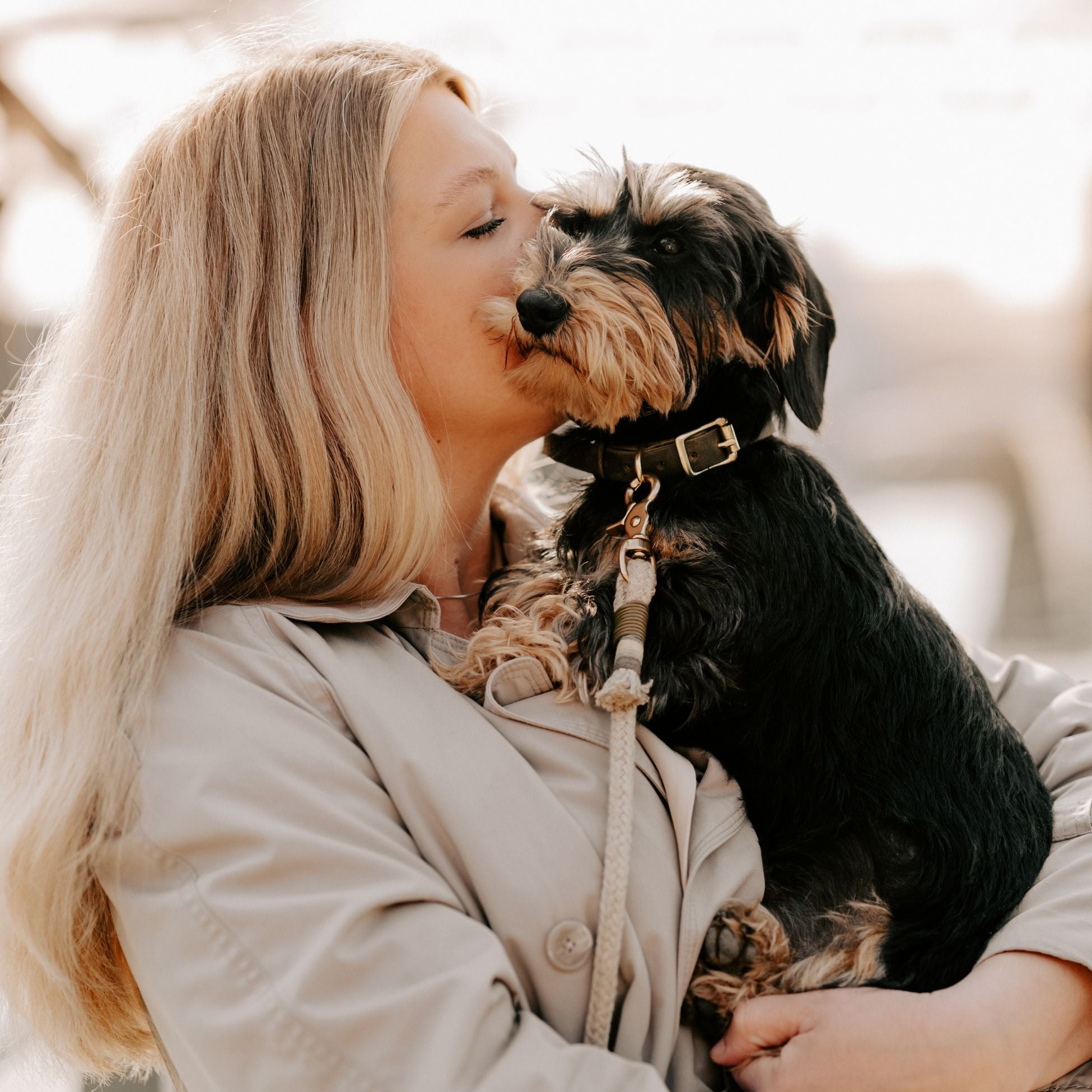 Schmales Lederhalsband in Olive