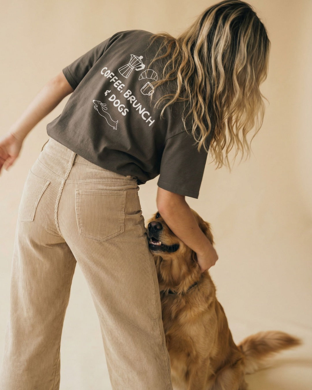 Limited | Organic Shirt 'coffee, brunch & dogs' | Mocha