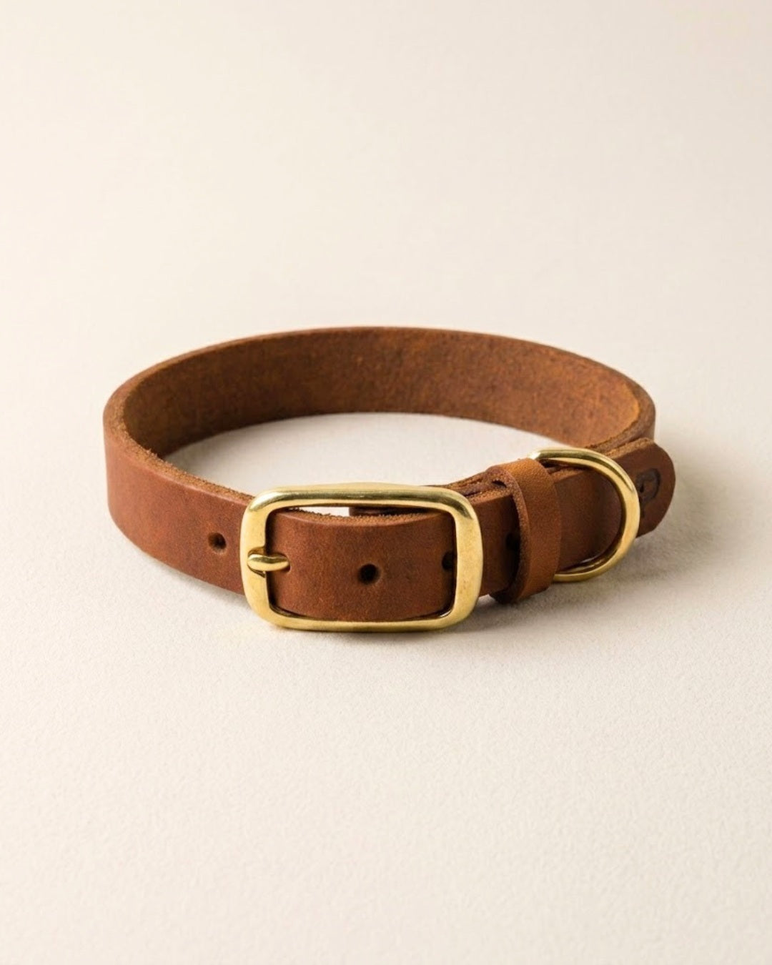 Schmales Lederhalsband in Cognac